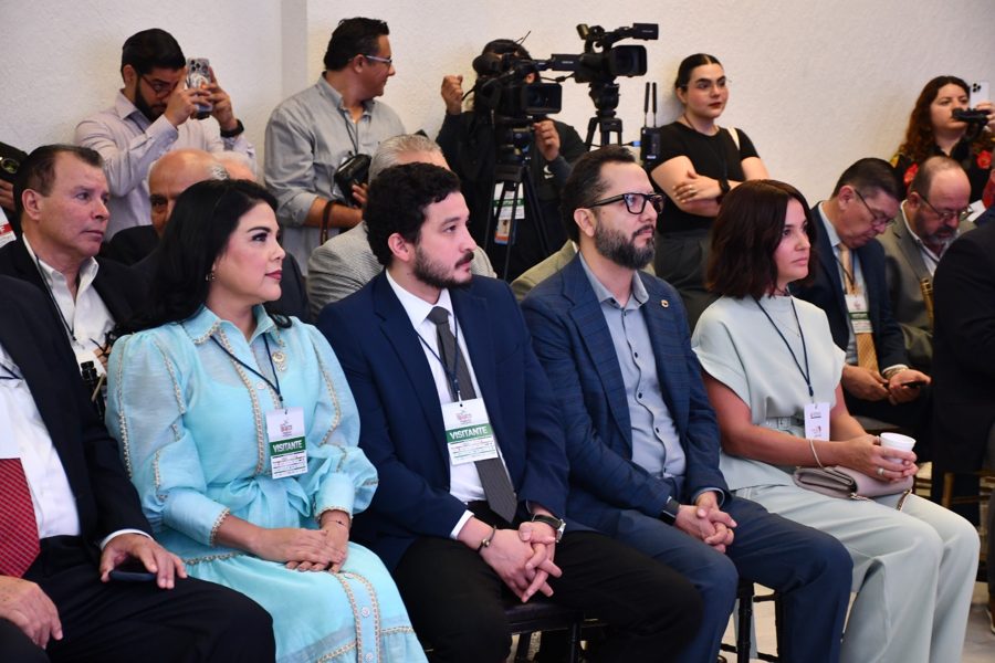 Asistentes durante una conferencia de la EXPO